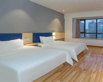 7 دييز إن تشنغدو تشينغييو إنترشيينج ستيشين - تشنغدو - غرفة نوم