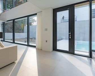Gangneung Gt Pool Villa - Gangneung - Living room