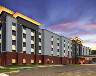 Refreshing Indoor Pool & Free Breakfast Near Cranberry Mall! - Cranberry Township - Byggnad