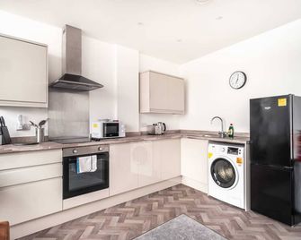 Spacious 1 Bed Apartment in Central Wrexham - Wrexham - Kitchen