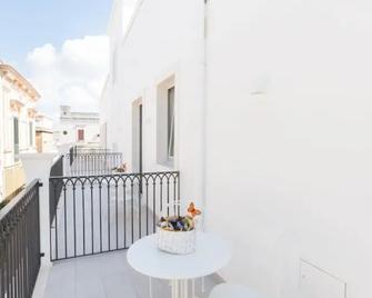 Tangram House - Pulsano - Balcon