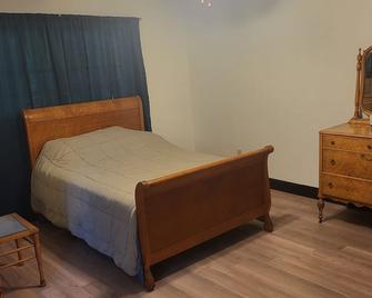 Chic 2-bedroom apartment with AC, WiFi in peaceful Clarks Summit - Clarks Summit - Bedroom