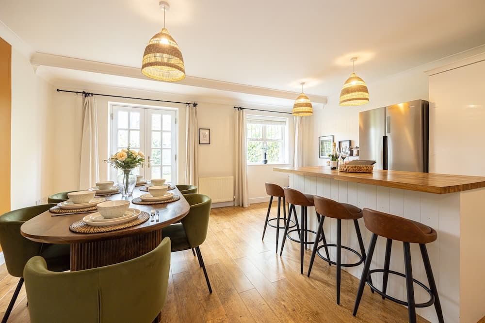 Luxury Spacious 3-Bed City Oasis Just 10 Mins from Centre with Free Parking - مانشستر - غرفة طعام