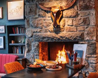 The Bull and Townhouse, Beaumaris- The Inn Collection Group - Beaumaris - Lounge