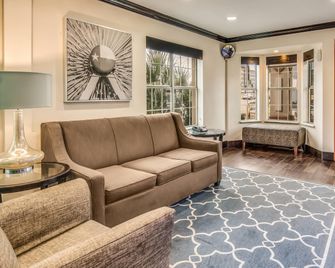Quality Inn and Suites Dallas-Cityplace - Dallas - Lobby