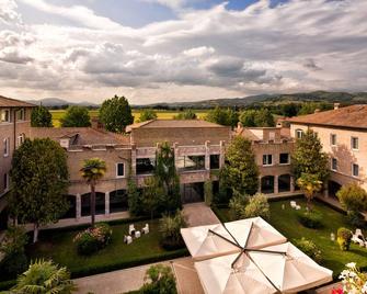 Th Assisi - Hotel Cenacolo - Asís - Patio