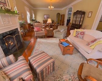 The Muir - Exclusive Ensuite, Garden View - Canandaigua