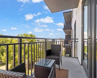 Luxury Condo in Ybor City Tampa w/Pool access - Tampa - Balkon