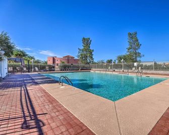 Cozy & Relaxing Eloy Apartment w/ Pool Access - Eloy - Zwembad