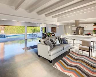 Luxury Modern Escape - 'Casa Esencia' - Palm Springs - Huiskamer