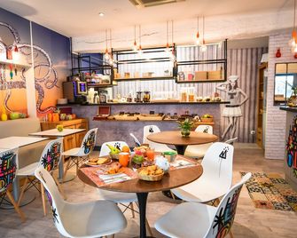 Hôtel Le Bord'O Vieux Port - La Rochelle - Buffet