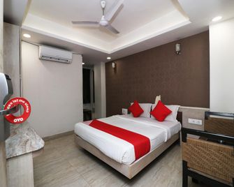 OYO Flagship 23530 Smriti Star Mp Nagar - Bhopal - Phòng ngủ