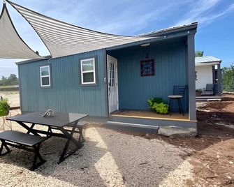 Serene Riverside Cabin Near Colorado Bend State Park And Fiesta Winery - Bend - Patio