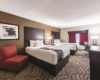La Quinta Inn & Suites by Wyndham Collinsville - St. Louis - Collinsville - Habitación