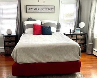 Jamestown Conanicut Island Retreat - The Island Life! - Jamestown - Bedroom