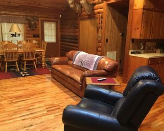 Amazing Secluded Mountain Cabin @ Shenandoah Nat. Park, Hiking Trails & Fishing - Elkton - Living room