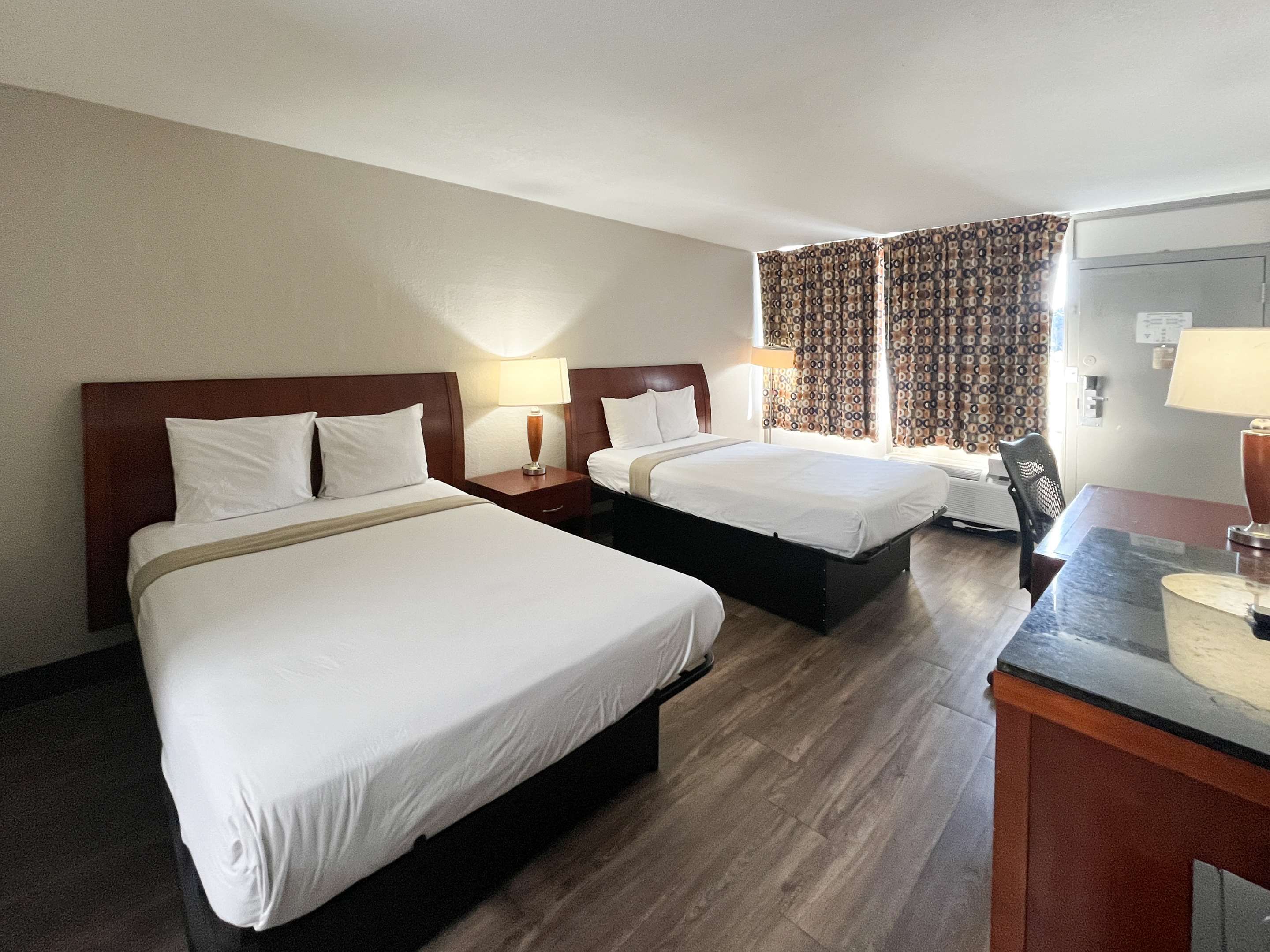 موتل 6 رال،ين هن، رورولاين - داون تاون ساوث - راليغ - غرفة نوم