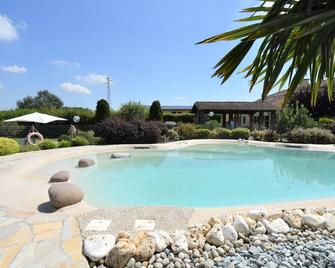 Lovely apartment in villa for 9 people with A/C, pool, WIFI, TV, patio and parking - Ariano nel Polesine - Piscina