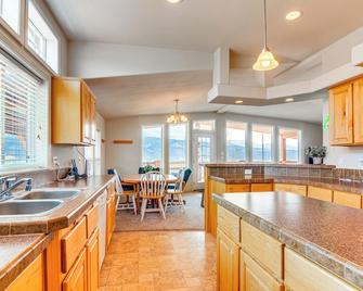 Remote Kingston Cabin w/ Mtn Views: Fish & Atv! - Antimony - Cocina