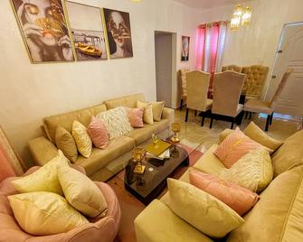Acogedora casa de 2 habitaciones - Villa Isabela - Sala de estar