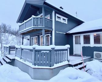 Riverfront house with 98 inch TV, ps5 & activities - Narvik - Gebäude
