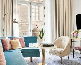 أوتل دو لوفر، إن ذي أنباوند كوليكشن باي حياة - باريس - غرفة معيشة