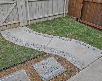 1 Mi to Lewisville Lake Fun Quaint Cottage! - Lake Dallas