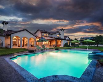 Secluded-Luxurious Mediterranean Estate and Pool - Aledo - Pool