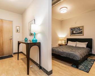 Cedar Rapids Long Term Furnished Kingston Apt - Cedar Rapids - Habitación