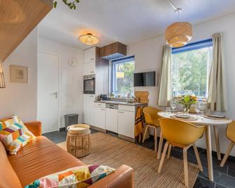 Complete, cozy vacation home for 3 people - Vrouwenpolder - Wohnzimmer