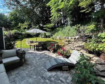 Modern & Spacious Colonial Near Downtown Providence & Brown University - 9 min - Johnston - Patio