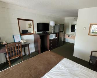 Western Traveller Motel - Grand Forks - Bedroom