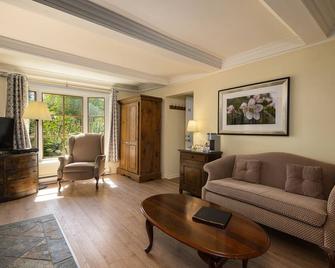 Auberge Des Nuages - La Malbaie - Living room