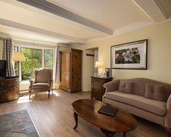 Auberge des Nuages - לה מאלבאי - סלון