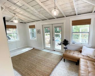 Lake Chatuge - Western Carolina Mountain Modern Farmhouse on 13 Acres! - Hayesville - Sala de estar