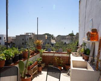 Large apartment in the historical center of Favignana (Egadian Islands, Sicily) - Favignana - Balcony
