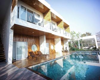 Homu Villa - Нан - Басейн