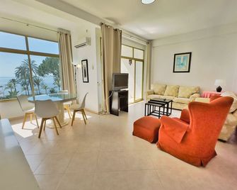 Skol 335. Fantastic Beachfront Apartment Facing South. - Marbella - Living room
