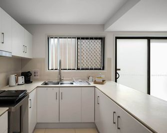 Tidy Sunnybank 1br | Workspace & Kitchen | 2144d1 - Sunnybank - Cocina