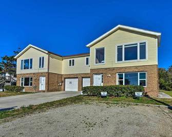 Hannahs Place - Quaint and Cozy Apt by the Beach! - Emerald Isle - Building