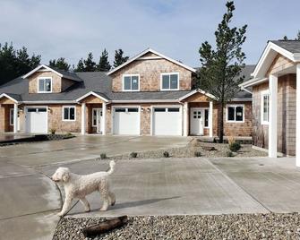 A/C Dogok Beachpath Xbox Evch - Long Beach - Building