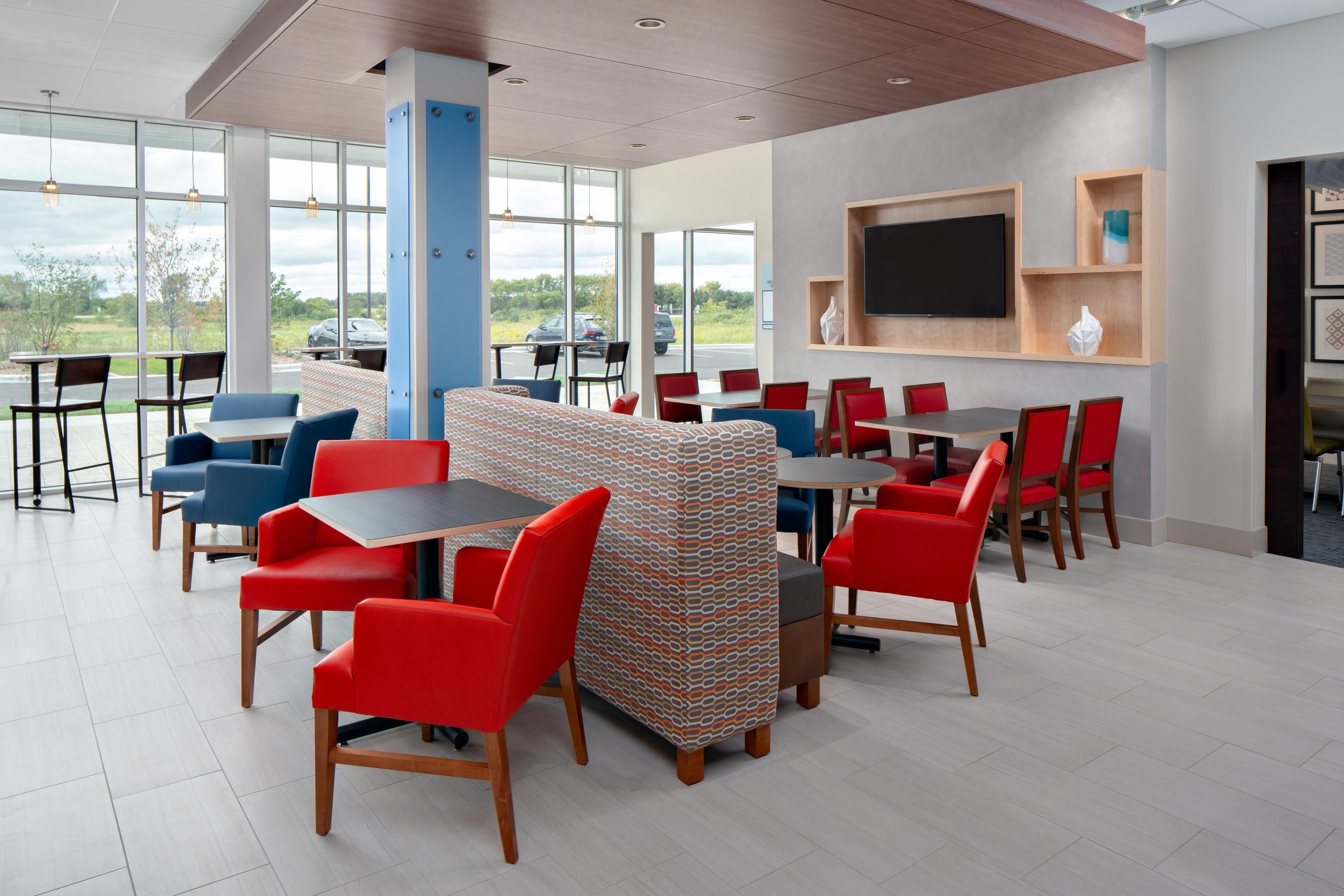 Holiday Inn Express & Suites Elkhorn - Lake Geneva Area By IHG - Elkhorn - Salónek