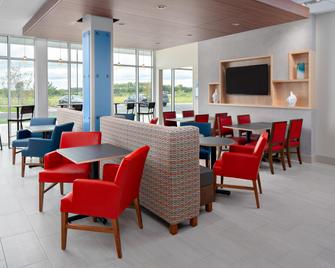 Holiday Inn Express & Suites Elkhorn - Lake Geneva Area - Elkhorn - Lounge