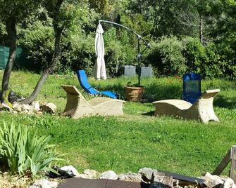 Provencal stone shed in Green Provence - Sillans-la-Cascade - Patio