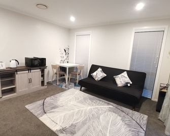 Stylish Private Guest House Ensuite Only - Rolleston - Sala de estar