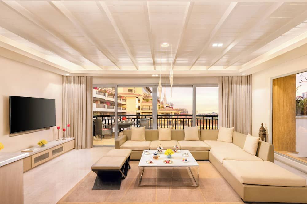 تاج سوراجكوند ريزورت آند سبا، ديلين يورن كار