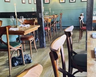 The Plume of Feathers - Farnham - Restaurant