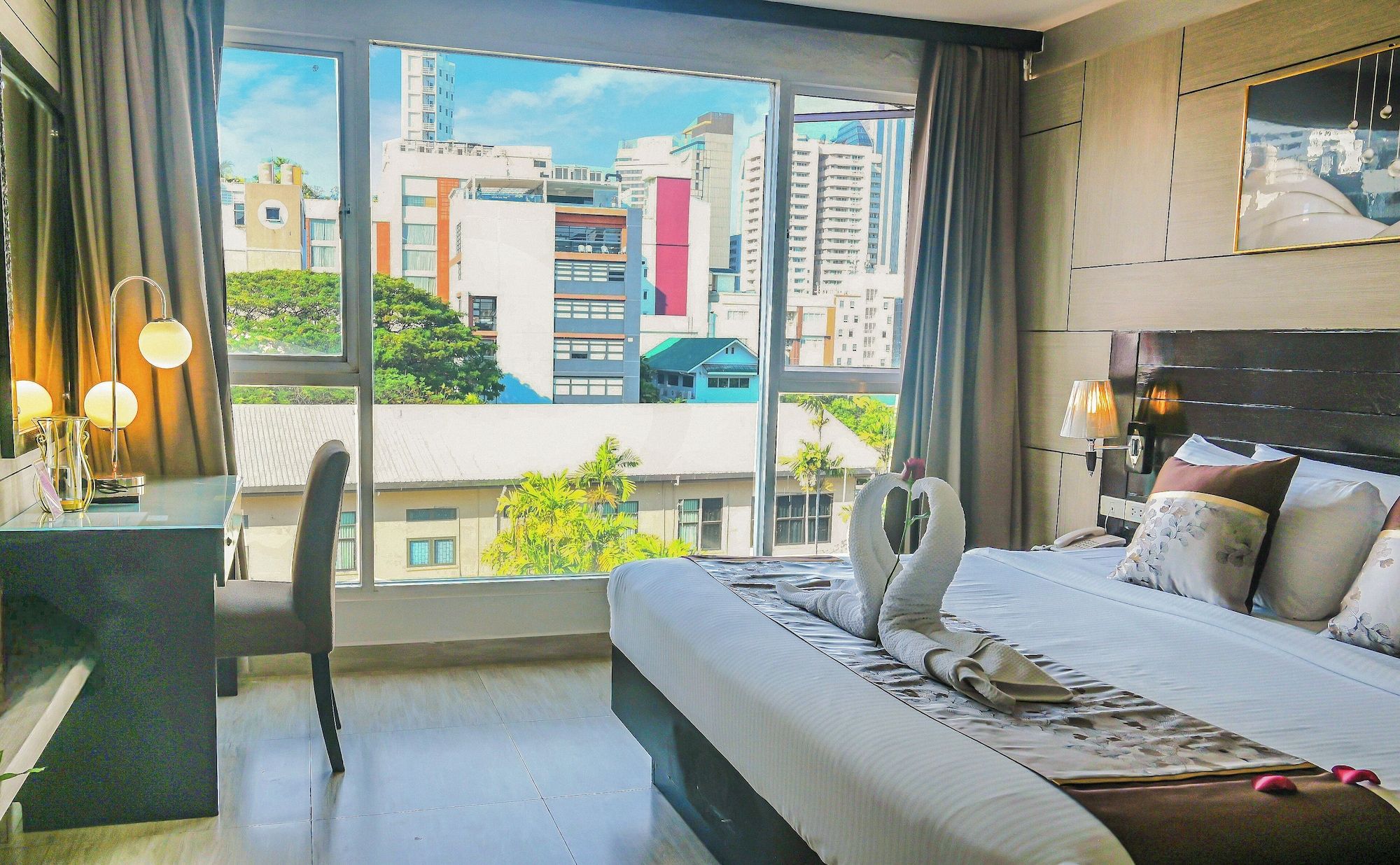 فندق بوس سويتس نانا