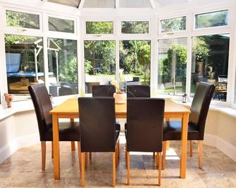 Cambrian House - Gosport - Dining room