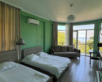 Royal House - Kvariati - Yatak Odası